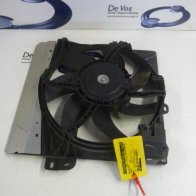 Peugeot 208  Kühlgebläsegehäuse 2012 9675280980-1253P8