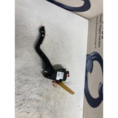 Peugeot 208 1.2 12V e-THP PureTech 110 Accelerator pedal 2017 1601CX