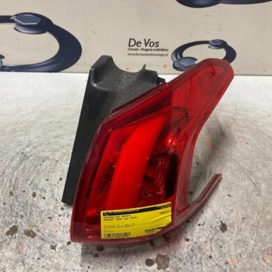 Peugeot 2008 1.2 Vti 12V PureTech 82 Achterlicht rechts 2015 9678074380