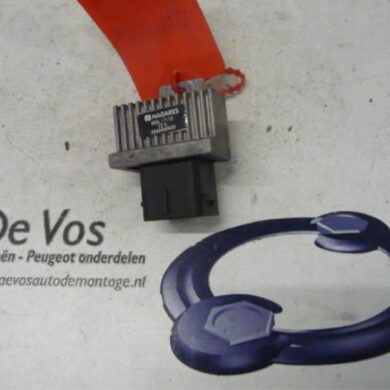 Peugeot 207 1.6 HDiF 16V Glow plug relay 2007 598140