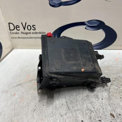 Peugeot 3008  Relais Halterung 2018 9804681780-9801448680