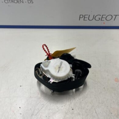 Peugeot 308 1.2 12V e-THP PureTech 130 Rear seatbelt, left 2015 96777131XX-16115840XX