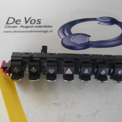 Peugeot 3008 2.0 HDiF 16V Switch 2011 6490W7