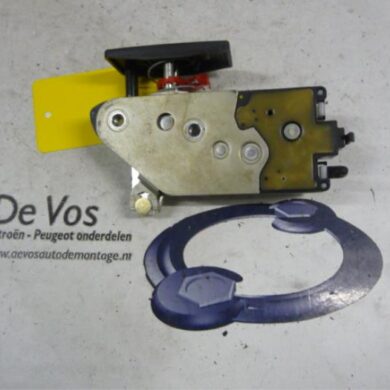 Peugeot 607 2.7 HDi V6 24V Tailgate lock mechanism 2009 865429