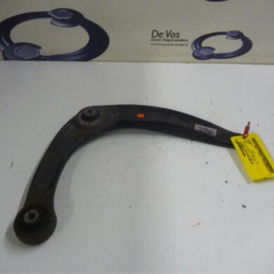 Peugeot 5008 1.6 THP 16V Front wishbone, right 2011 3521R3