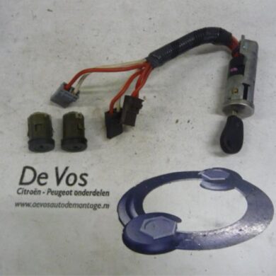 Citroen Xantia 1.8i X,SX,Harmonie,Sensation 16V Set of cylinder locks (complete) 1998 4162P9