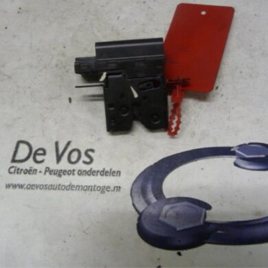 Peugeot 407 2.0 HDiF 16V Tailgate lock mechanism 2004 8719E9