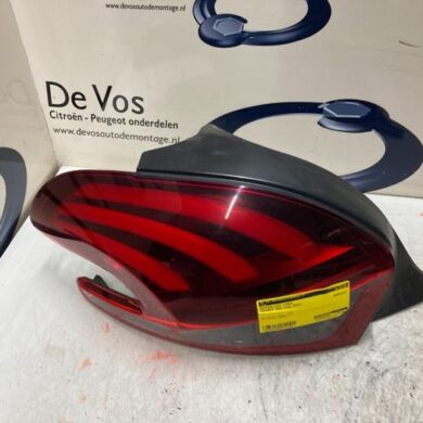 Peugeot 208 1.5 BlueHDi 100 Achterlicht links 2019 9825601280