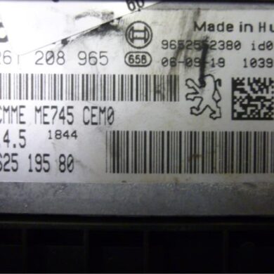 Peugeot 207 1.6 16V Engine management computer NFU 2007 1940TQ