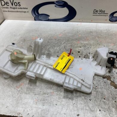 Peugeot 3008 1.6 16V HYbrid 225 Front windscreen washer reservoir 2019 9826400780