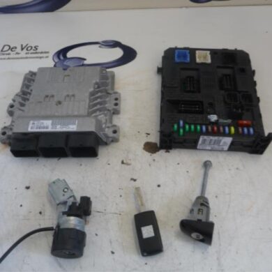 Citroen C4 Picasso  Engine management computer 9HR-9HR9H05 2013 1609734080