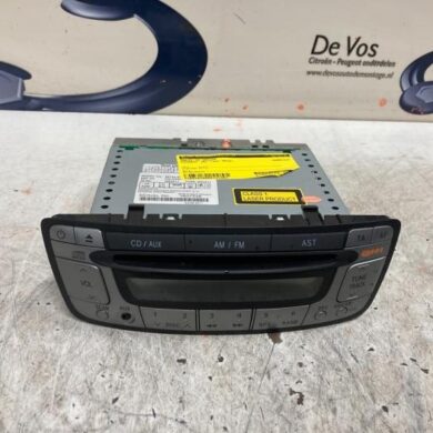 Peugeot 107 1.0 12V Radio CD Speler 2012 6554K6