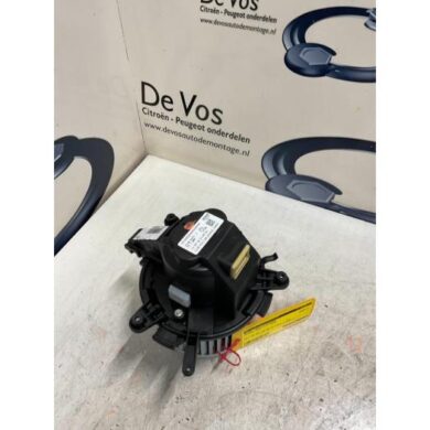 Peugeot 5008 1.5 BlueHDi 130 Heating and ventilation fan motor 2018 1609690180-9821292180