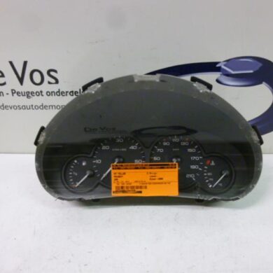 Peugeot 206  Odometer KM 1999 6106Y8-6106Y9