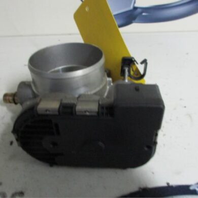 Citroen C5  Throttle body XFU 2005 1635P3