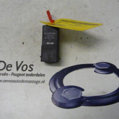 Peugeot 4007 2.2 HDiF 16V Glow plug relay 2007 598140