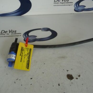 Peugeot 407  Headlight washer pump 2007 643477