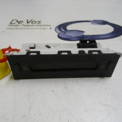 Peugeot Partner 1.9D Interior display WJY 2004 6155GV