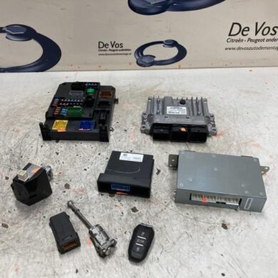 Peugeot 508 2.0 RXH HYbrid4 16V Engine management computer RHC 2014 1608066980-1677623280-9805240080