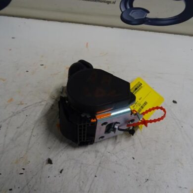 Peugeot 308 1.6 VTI 16V Rear seatbelt, right 2010 8975T6