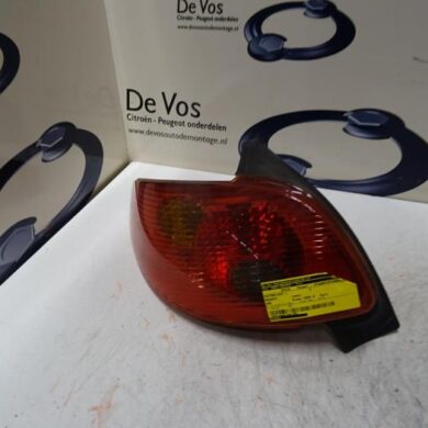 Peugeot 206 1.4 16V Taillight, left 2004 6350S0