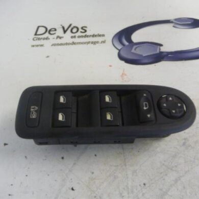 Peugeot 508  Combischakelaar ramen 2012 6490NT