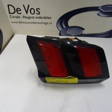 Peugeot 3008  Achterlicht links 2017 9810477880