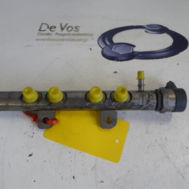 Citroen C5  Fuel injector nozzle X8Z 2011 1570Q5