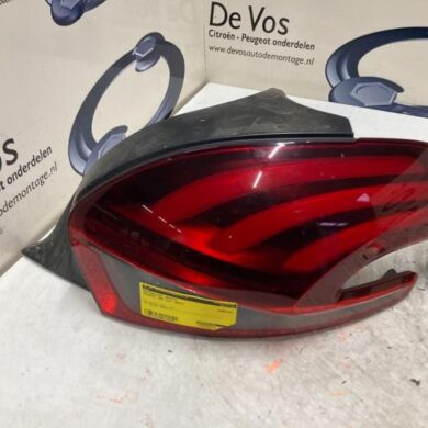 Peugeot 208 1.2 Vti 12V PureTech Achterlicht rechts 2019 9825601180