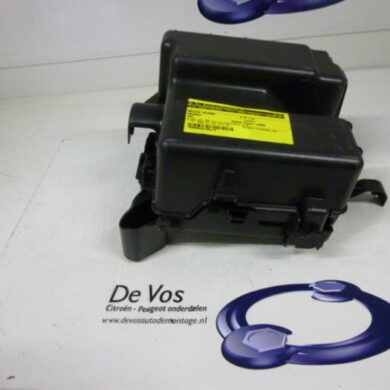 Peugeot 407  Relay holder 2005 6580S0-6580R7