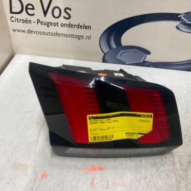 Peugeot 3008  Achterlicht links 2020 9810477880