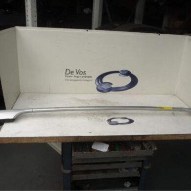 Peugeot 308  Dakrail rechts 2009 8361J1