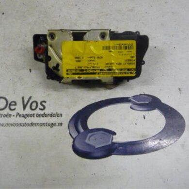 Peugeot 406 1.8 S,SL,ST,STX 16V Deurslot Mechaniek 4Deurs rechts-achter 2000 913870