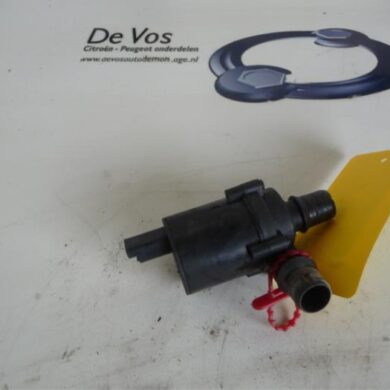 Peugeot 508 2.0 Hybrid4 16V Additional water pump 2013 6466KP