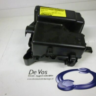 Peugeot 407 2.2 16V Relay holder 2004 6580S0-6580R7