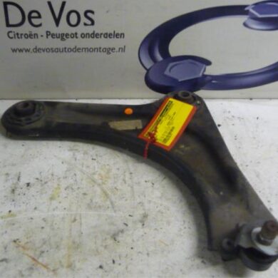 Peugeot 1007 1.4 16V Front wishbone, right 2005 3521N7