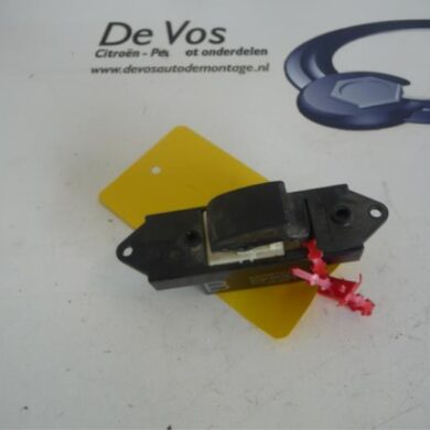 Peugeot iOn  Electric window switch 2012 6590NX