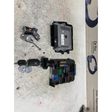 Peugeot 208 1.2 12V e-THP PureTech 110 Engine management computer HNZ 2018 1628930180-9818160080-1677614980