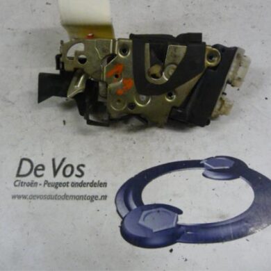 Peugeot 605 2.0 SRi Deurslot Mechaniek 4Deurs links-voor 1992 913881