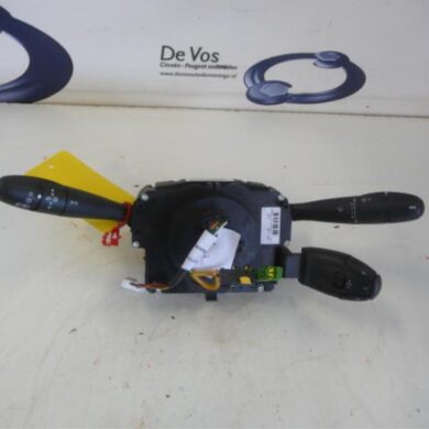 Peugeot 207  Steering column stalk 2007 6242R7