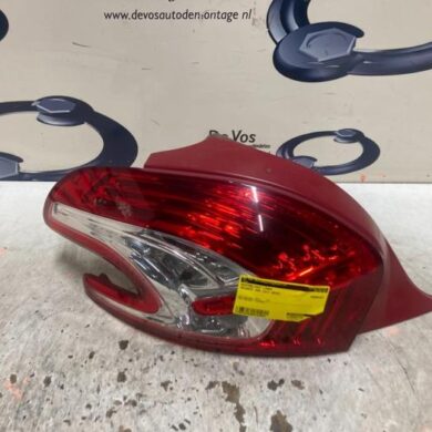 Peugeot 208  Achterlicht links 2015 9672628280