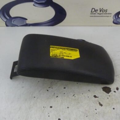 Peugeot 407  Armrest 2006 7589F3