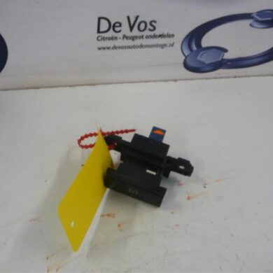 Citroen C4 Picasso  Parking brake switch BHZBH01 2015 98014489ZD