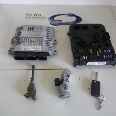 Peugeot 407  Engine management computer RHR 2005 1940ZR-1942YL