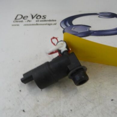 Citroen DS3  Windscreen washer pump 2015 643475