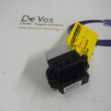 Peugeot 208 1.4 HDi Kachel Weerstand 2013 6441AF