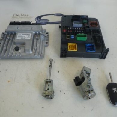 Peugeot 508  Engine management computer RHH-RHHRH02 2011 1608880680