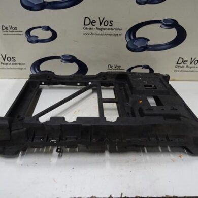 Peugeot 1007  Front panel 2006 7104FP