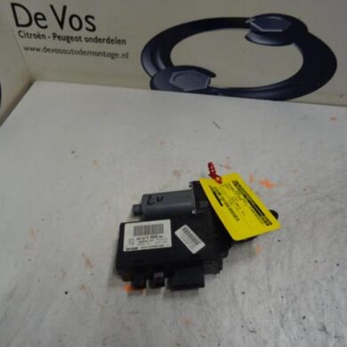 Peugeot 307 1.6 16V Raammotor Portier 2005 9221N3