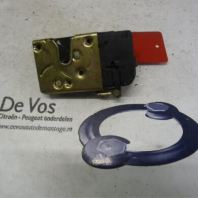 Peugeot Partner 1.9 D Door lock mechanism 2-door, right 2000 9136J4